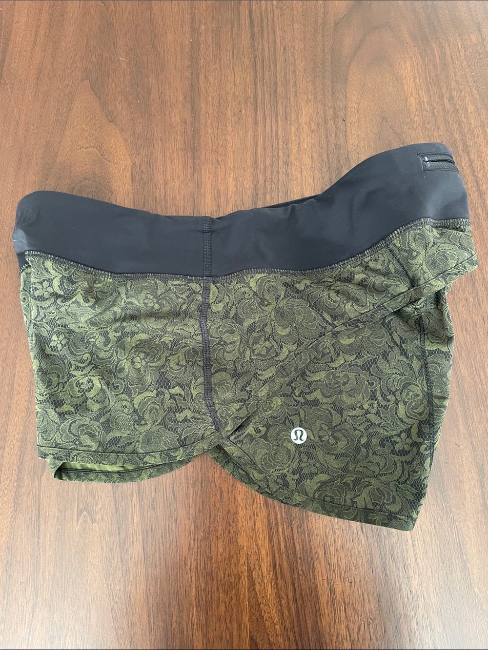 Lululemon Speed Short EUC
FOUR-WAY STRETCH 2.5” inseam 
Pencil lace, brave olive